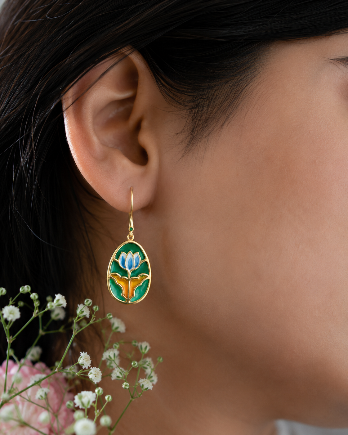 Contemporary floral earrings in gold-plated 925 silver with vibrant enamel craftsmanship.