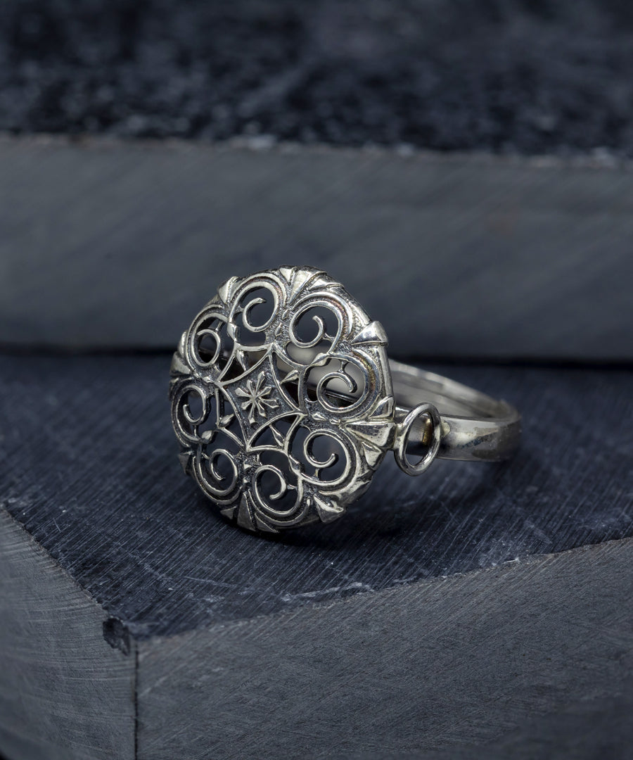 Thar Binti Ring - Silver Oxide Finish