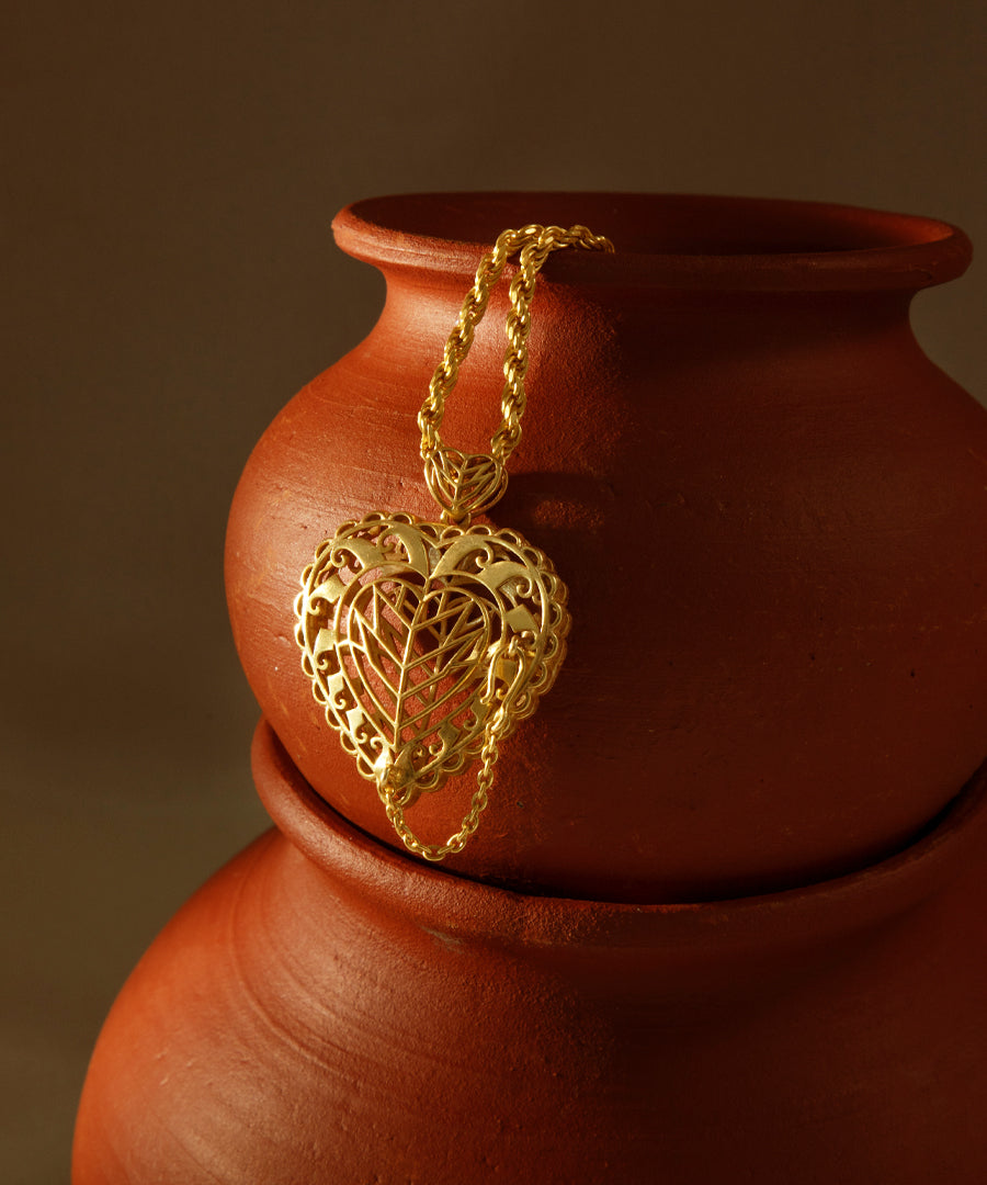 Rakaan Openable Pendant Necklace with Chain — Gold Finish