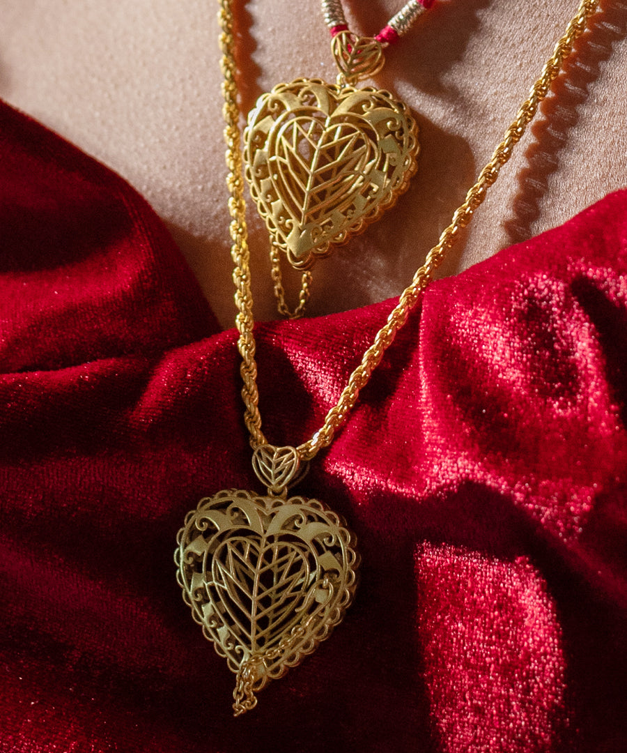 Rakaan Openable Pendant Necklace with Chain — Gold Finish
