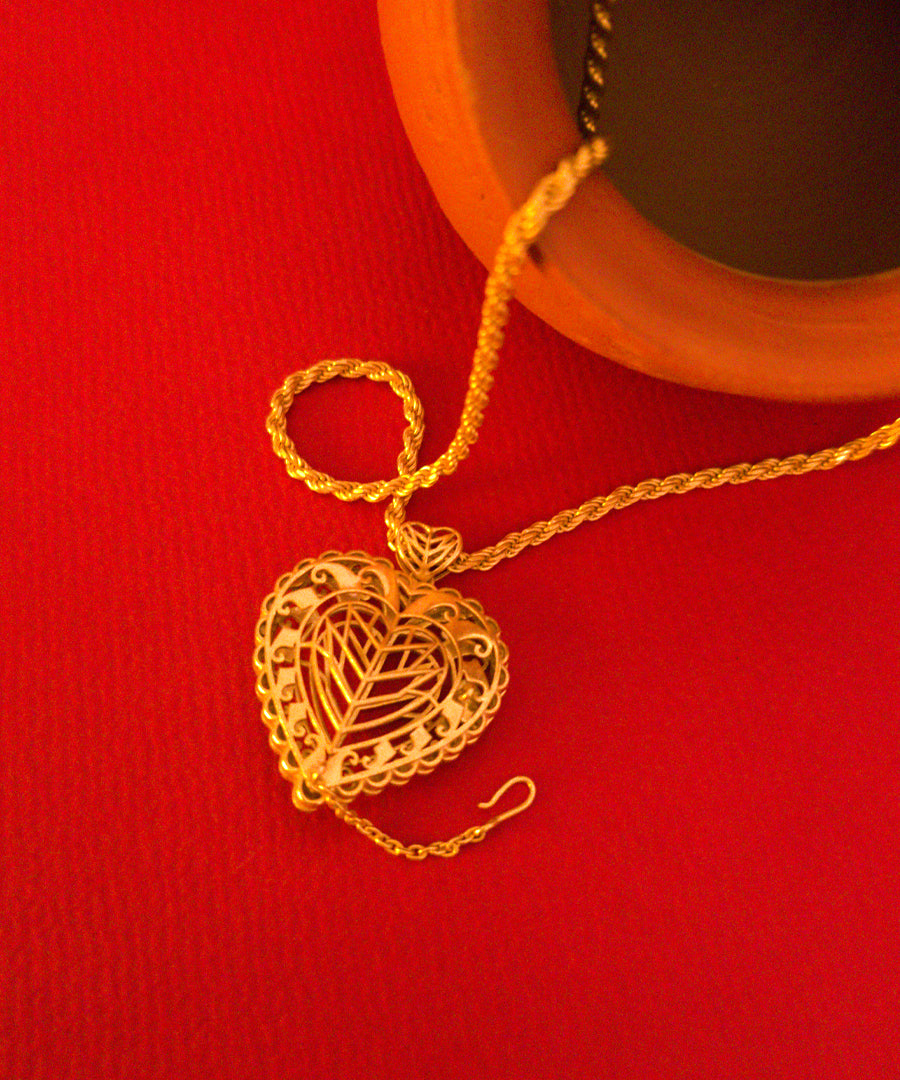 Rakaan Openable Pendant Necklace with Chain — Gold Finish