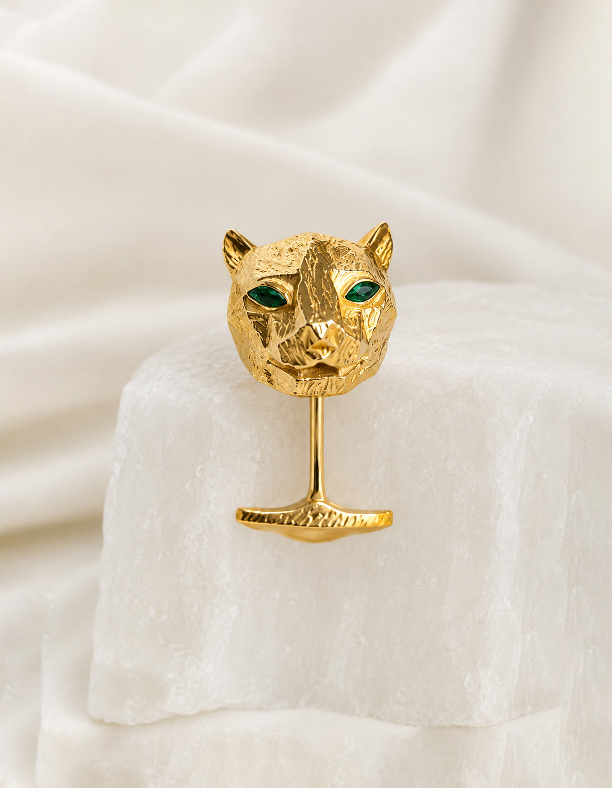 Detailed panther design cufflinks in gold-plated 925 sterling silver