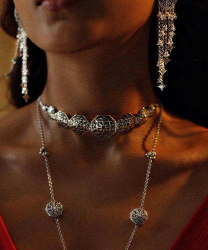 Model wearing gaur kanthi handmade choker necklace with oxidised finish.